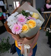 Букет цветов из:  Герберы, Розы и Хризантемы в Новый Сад
