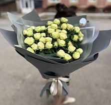 Букет Белые кустовые розы Солинеро в Новый Сад